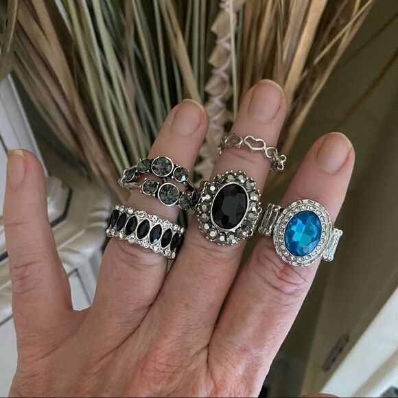 Bundle of 5 Paparazzi Stretch Rings - Picture 2 of 2